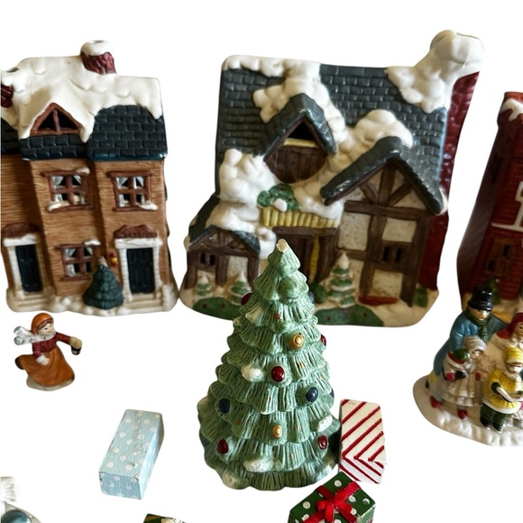 VINTAGE CHRISTMAS VILLAGE 15 PIECES /NO BOX/ NO LIGHTS - Picture 7 of 14